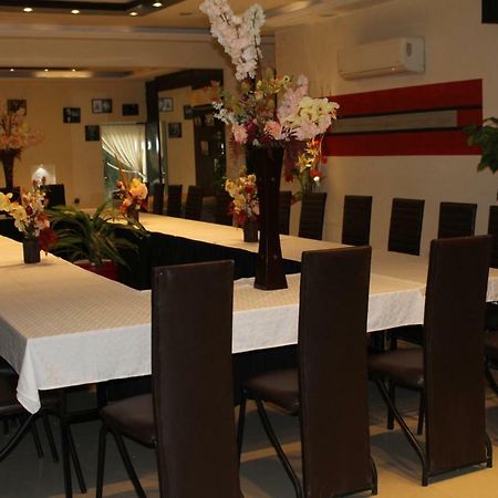 Grand Enclave Hotell Lahore Exteriör bild