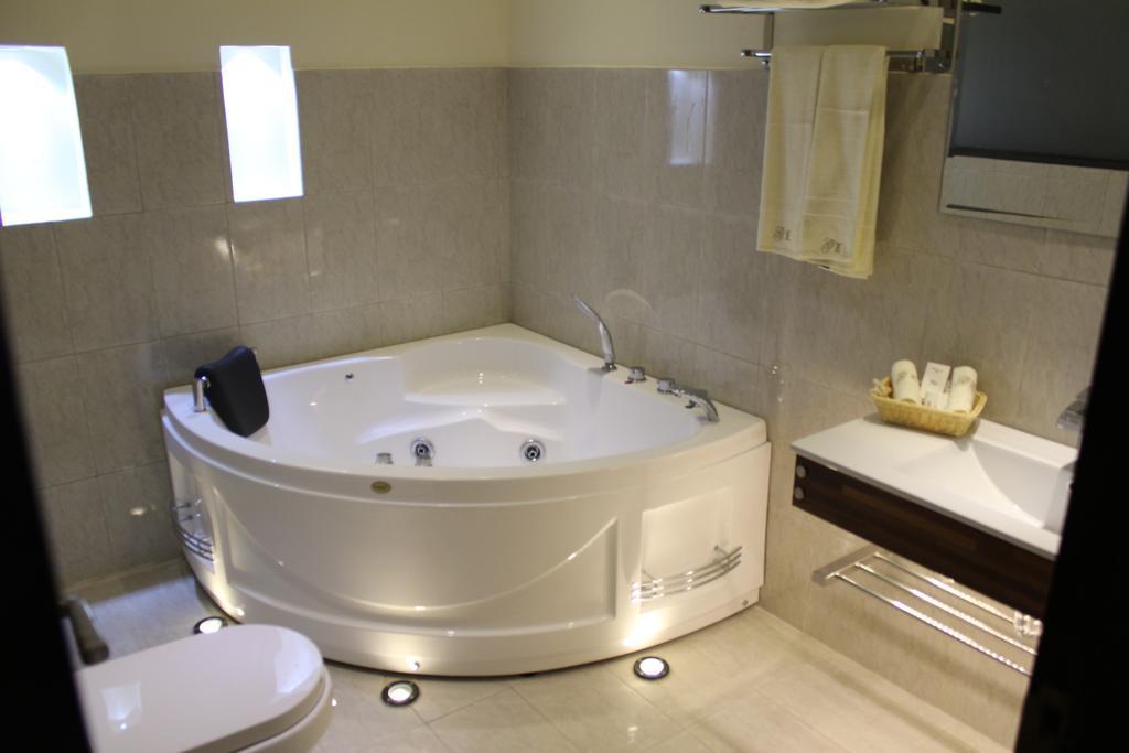 Grand Enclave Hotell Lahore Rum bild
