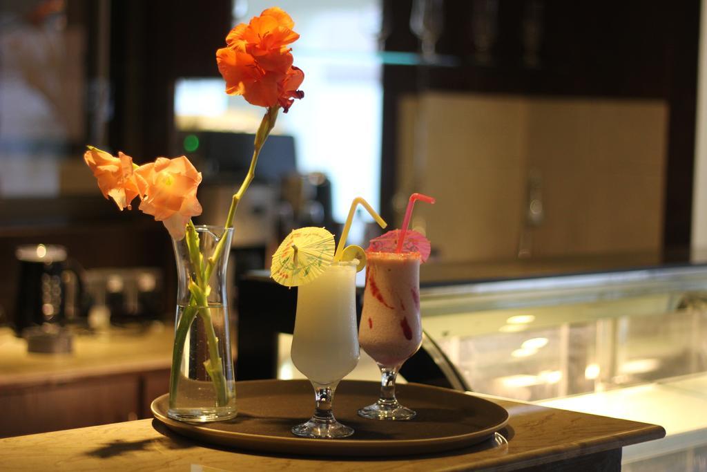 Grand Enclave Hotell Lahore Rum bild