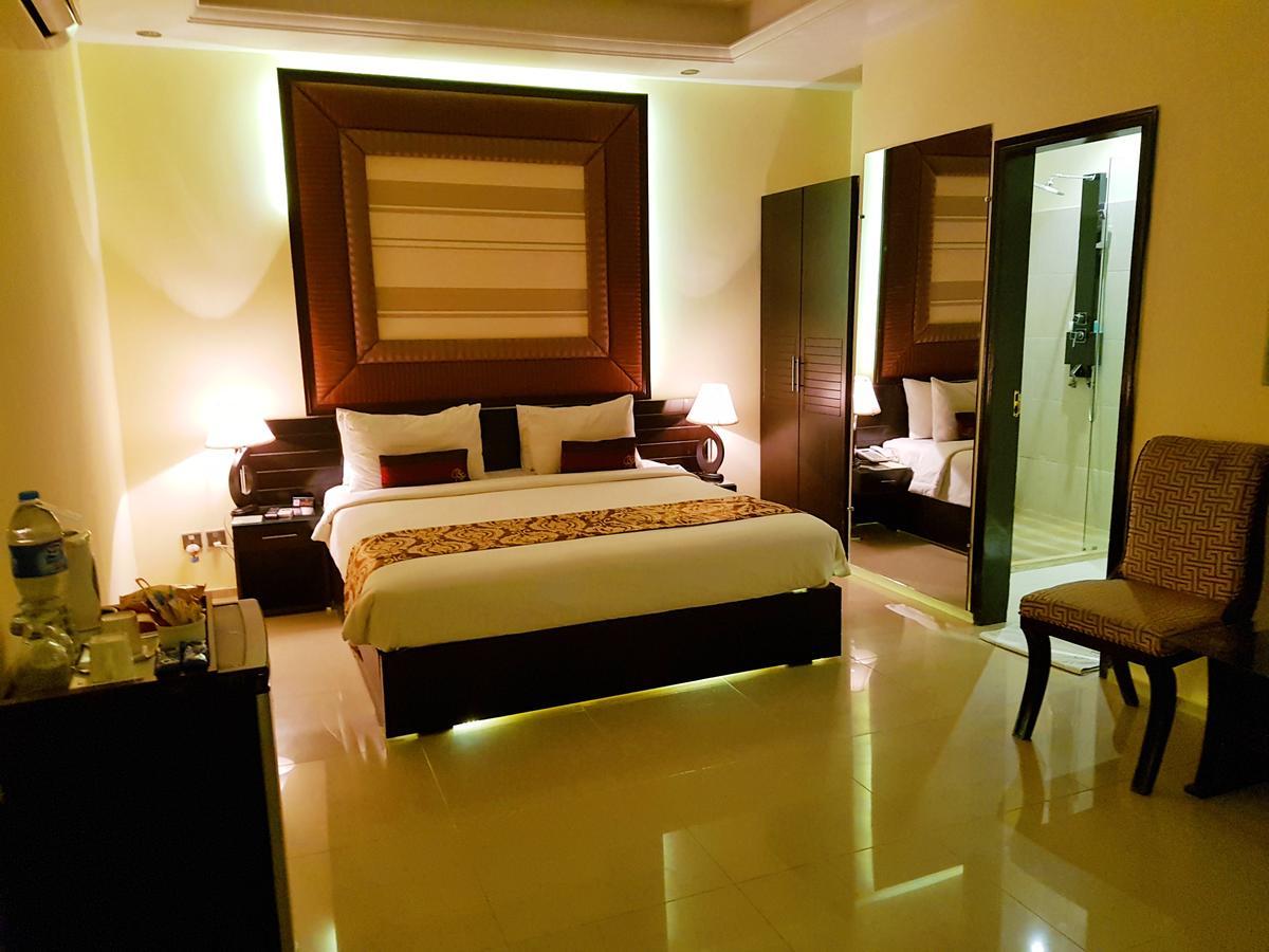 Grand Enclave Hotell Lahore Exteriör bild