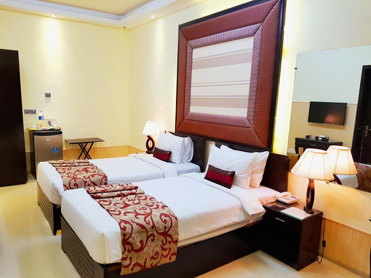 Grand Enclave Hotell Lahore Exteriör bild