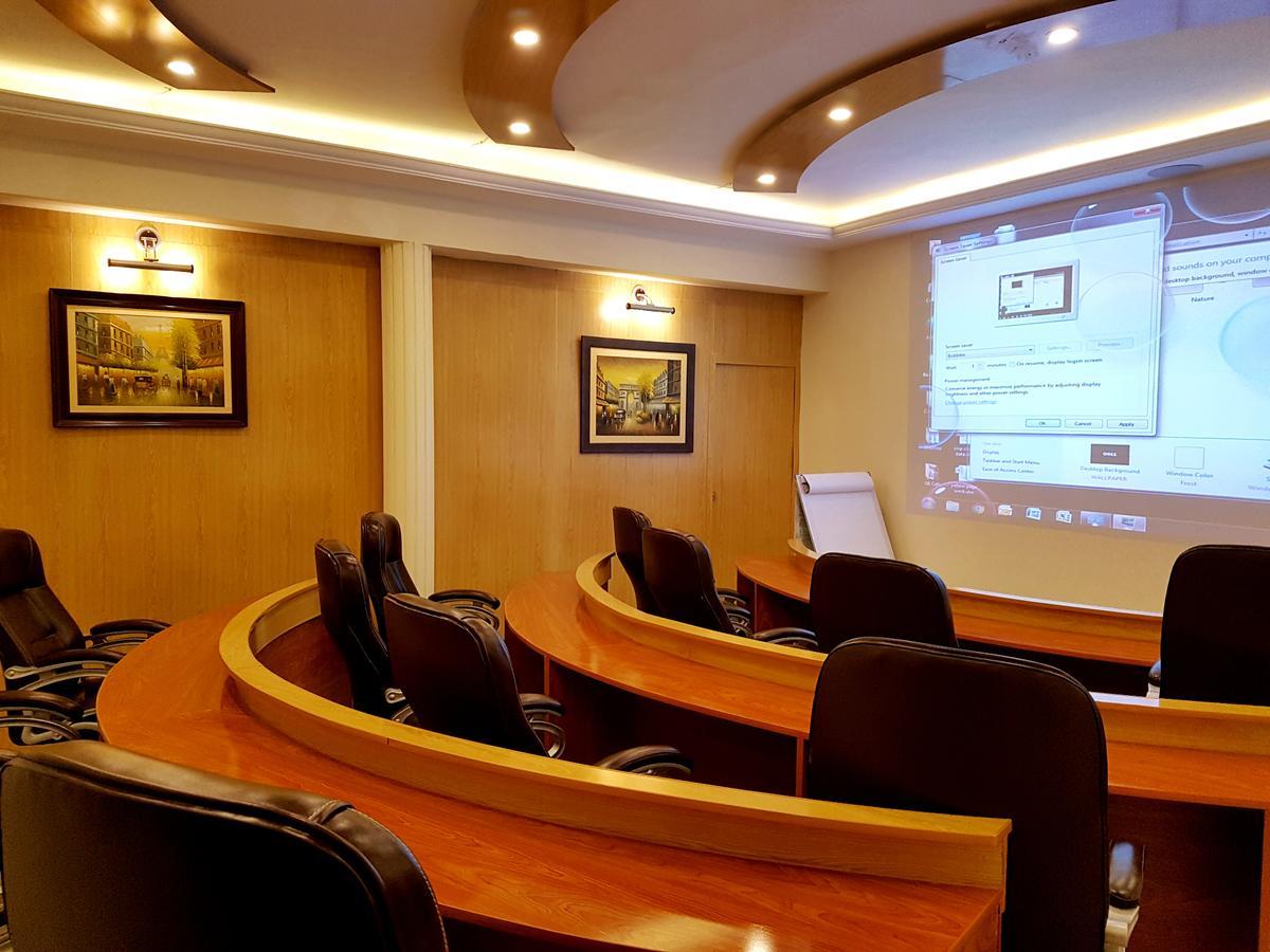 Grand Enclave Hotell Lahore Exteriör bild