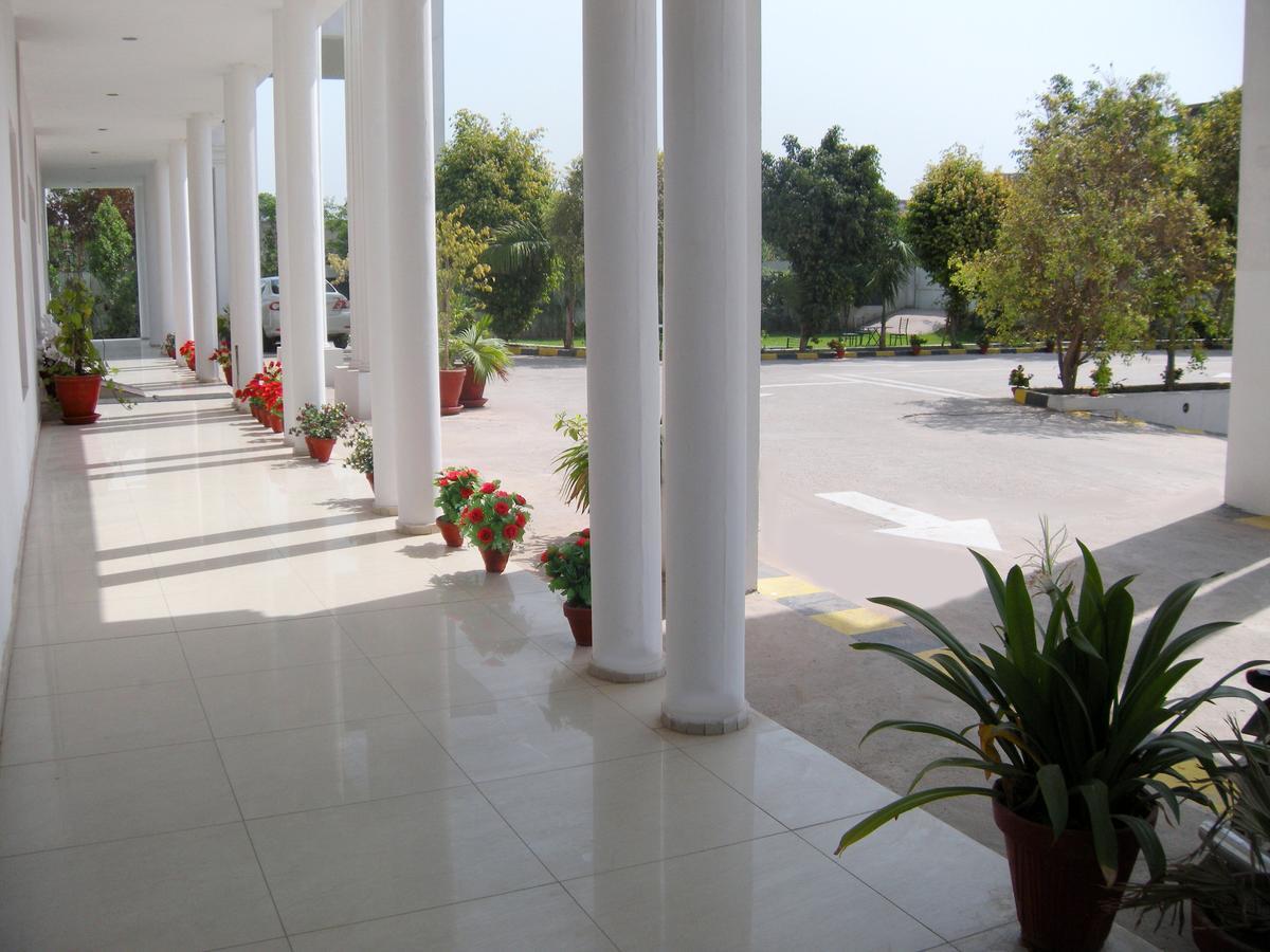 Grand Enclave Hotell Lahore Exteriör bild