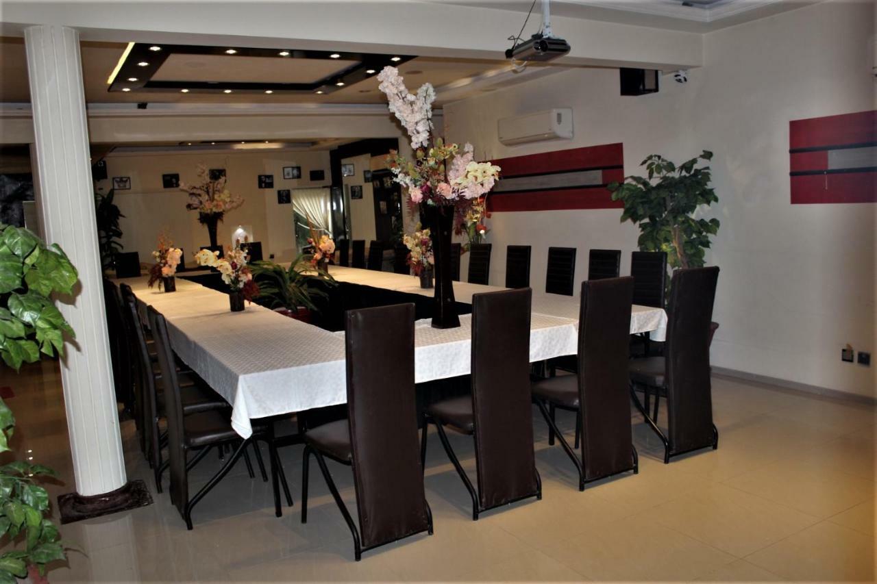 Grand Enclave Hotell Lahore Exteriör bild
